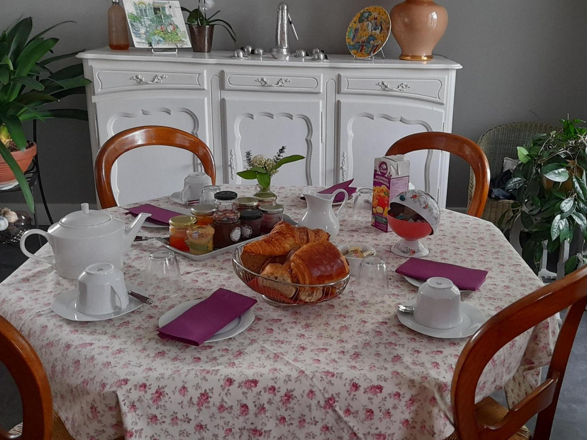 Les Abelias Bed & Breakfast Hauterive  Room photo