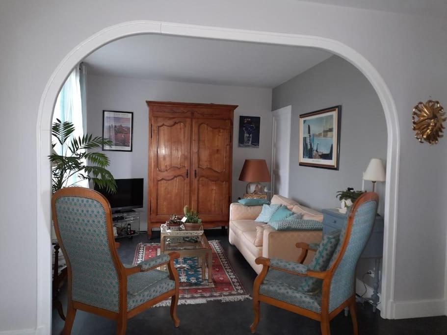 Les Abelias Bed & Breakfast Hauterive  Exterior photo